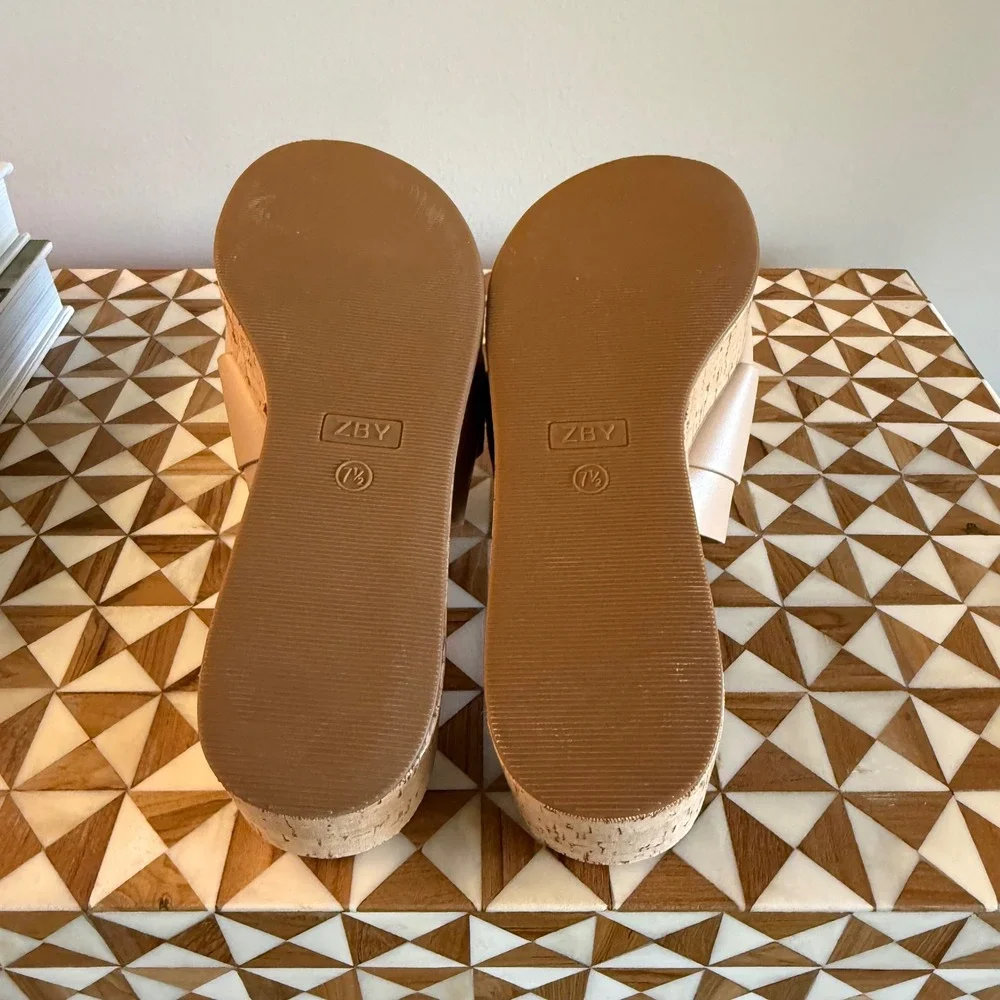Coutgo Tan Faux Leather Cork Platform Slide Sandals Gold Buckle H4D359 Size 7.5